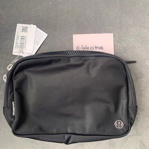 Lululemon Everywhere Belt Bag Large Black